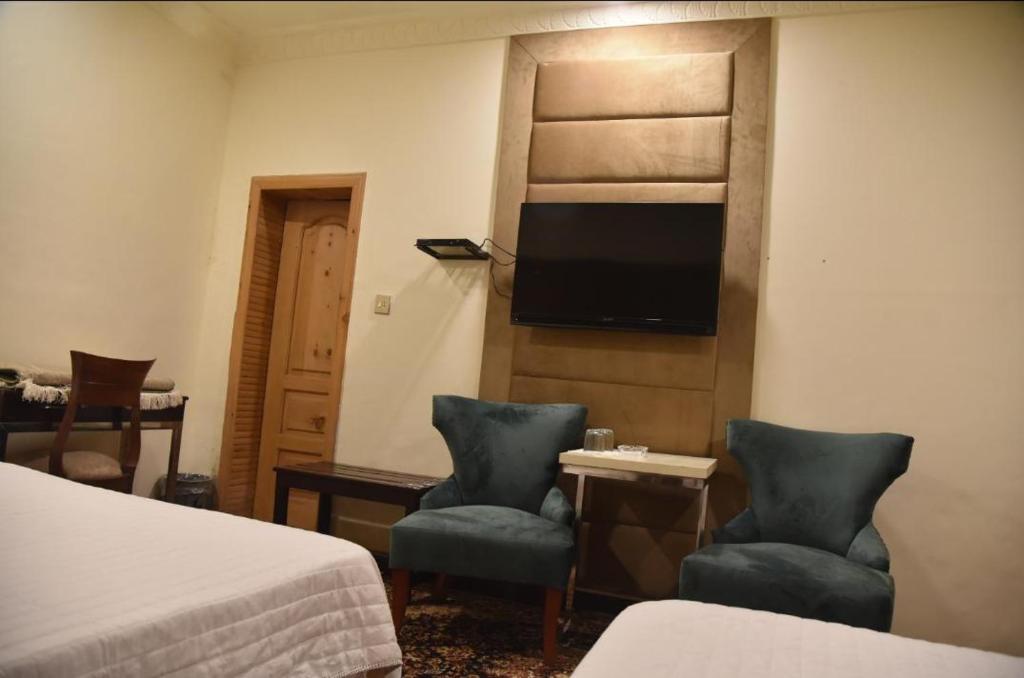 Shelton Rezidor Hotel Kumrat Road